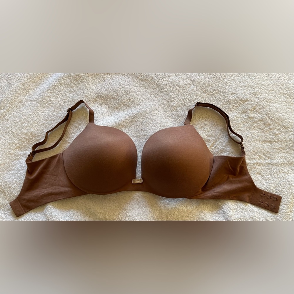 Almost NEW Beige Victorias’ Secret bra - size 32DDD.